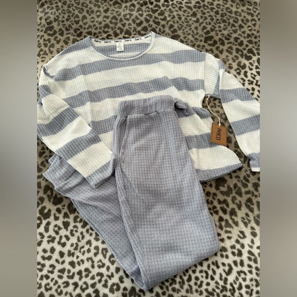 Born Sleepwear Loungewear Pajamas Set in Gray & White Size Medium
